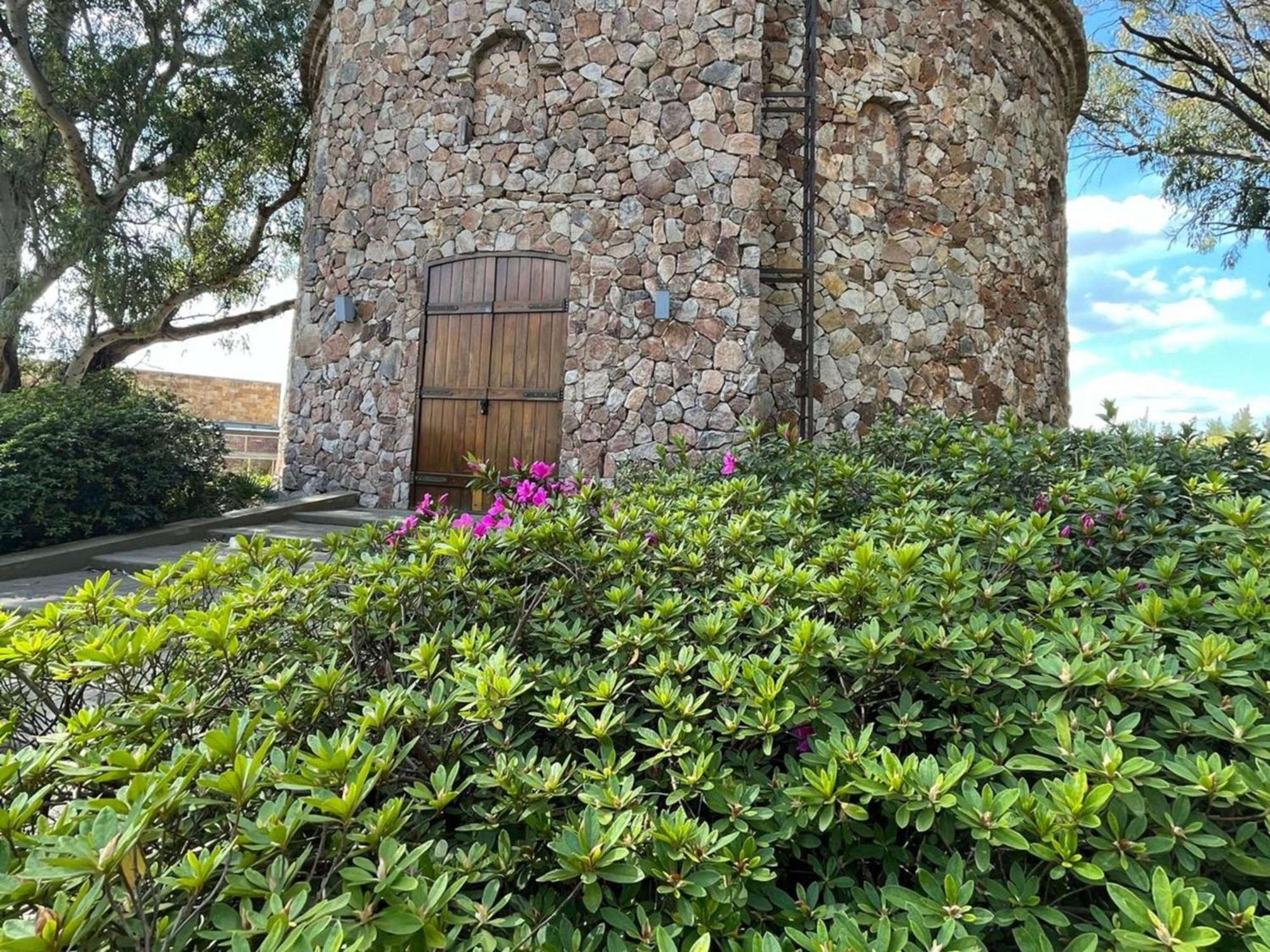 Sofitel La Reserva Cardales Río Luján Екстериор снимка The entrance to the tower